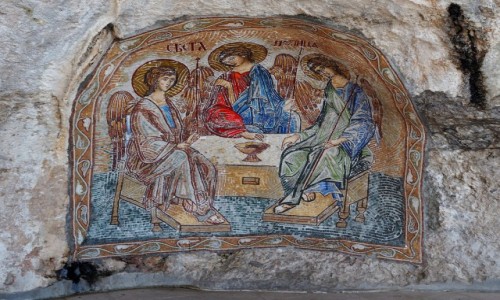Zdjecie CZARNOGRA / - / monastyr Ostrog, nad dolin Bjelopavlic / w korytarzach monastyru...