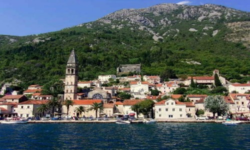 Zdjęcie CZARNOGÓRA / Boka Kotorska / Perast / Perast z kościołem św. Mikołaja