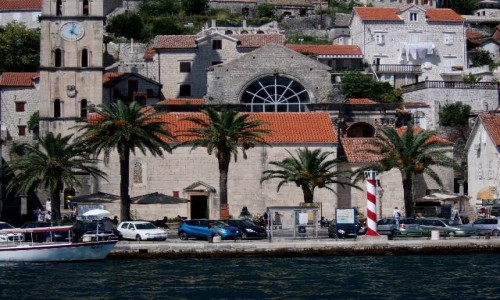 Zdjecie CZARNOGRA / Boka Kotorska / Perast / Na brzegu w Peracie