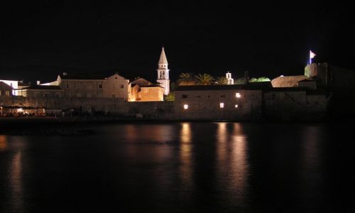 Zdjęcie CZARNOGÓRA / wybrzeże / Budwa / budwa nocą