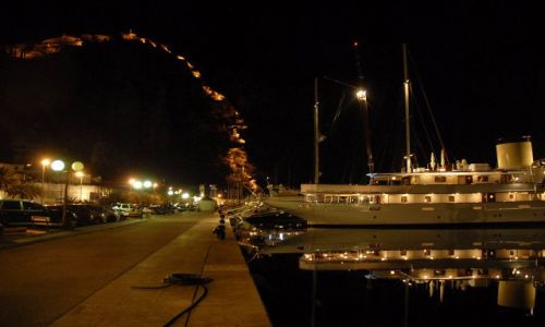 Zdjecie CZARNOGÓRA / Zatoka Kotorska / Kotor / zagadka..:) port w zatoce Kotorskiej