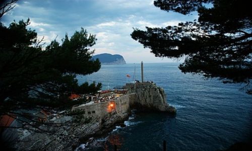 Zdjęcie CZARNOGÓRA / brak / Petrovac / światełko