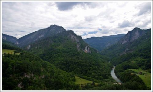 Zdjecie CZARNOGRA / - / most nad rzek Tara / Widok z mostu