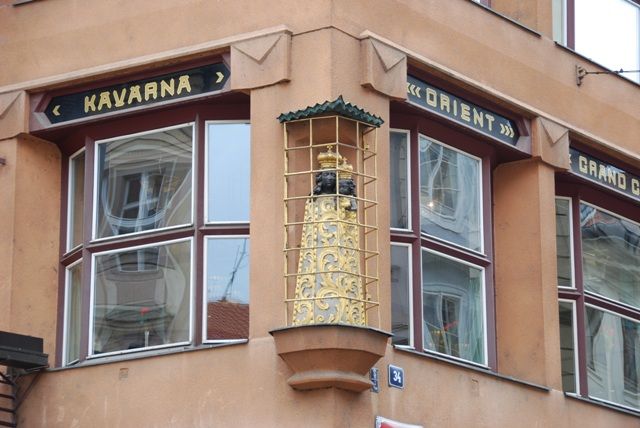 Zdjęcia: Stare Miasto, Praga, Madonna na piętrze, CZECHY Zdjęcia: Stare Miasto, Praga, Madonna na piętrze, CZECHY