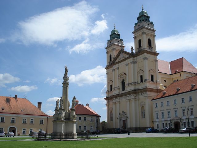 Zdjęcia: Valtice, Morawy, Rynek w Valticach, CZECHY Zdjęcia: Valtice, Morawy, Rynek w Valticach, CZECHY