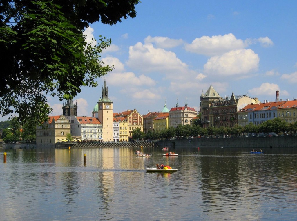 Zdjęcia: letni wypoczynek na Wełtawie, Praga, Wiatrem lekko kołysane, CZECHY Zdjęcia: letni wypoczynek na Wełtawie, Praga, Wiatrem lekko kołysane, CZECHY