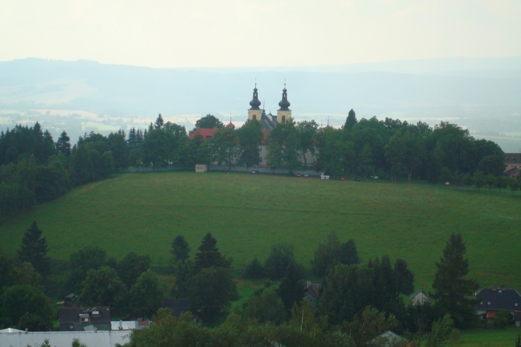 Zdjęcia: Kraliky, Kraliky, Widok z góry na klasztor, CZECHY Zdjęcia: Kraliky, Kraliky, Widok z góry na klasztor, CZECHY