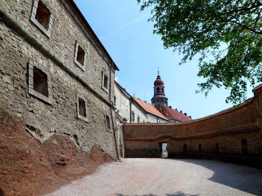 Zdjęcia: Nachod, zamek, Ziemia Brumowska, Dojście do zamku, CZECHY Zdjęcia: Nachod, zamek, Ziemia Brumowska, Dojście do zamku, CZECHY