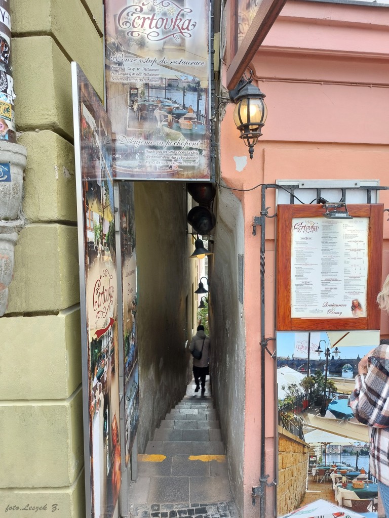 Zdjęcia: Praga., Praga., Najwęższa (prawie) uliczka., CZECHY Zdjęcia: Praga., Praga., Najwęższa (prawie) uliczka., CZECHY