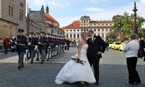 Zdjecie CZECHY / - / Praga-Hradczany / Czyby wola do armii??..