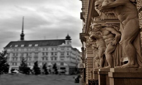 Zdjecie CZECHY / Morawy / Brno / We to dwigaj....