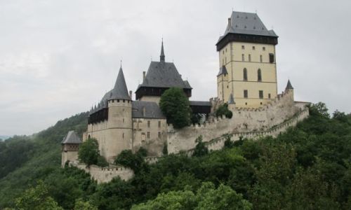 Zdjecie CZECHY / okolice Pragi / Karlstejn / Karlstejn o poranku