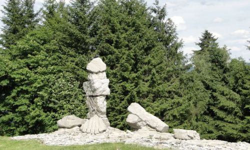 Zdjcie CZECHY / Jesenik / Balneopark Priessnitz / Kamienne rzeby w parku Priessnitza
