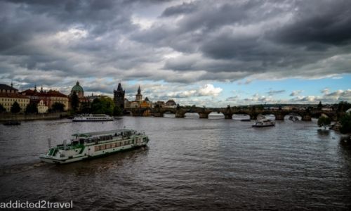 CZECHY / Praga / Praga / Widok z mostu 