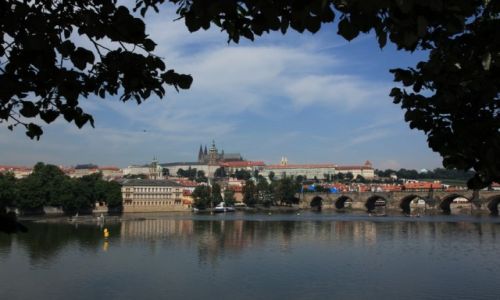 Zdjecie CZECHY / Praga / Nad Wetaw / Widok na Most Karola