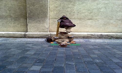 Zdjecie CZECHY / PRAGA / PRZED MOSTEM KAROLA / POMYSOWO ( no i we nie wrzu monety)