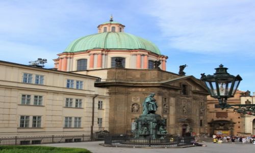 Zdjcie CZECHY / Praga / Most Karola / Koci w. Franciszka