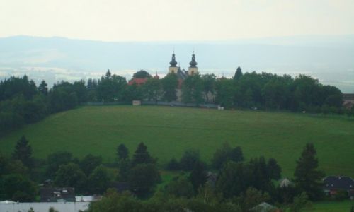 Zdjcie CZECHY / Kraliky / Kraliky / Widok z gry na klasztor