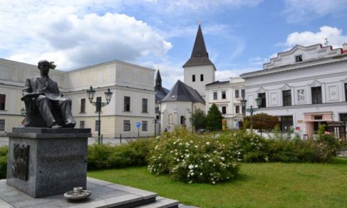 Zdjcie CZECHY / lsk Cieszyski / Karwina - Frysztat / Pomnik Masaryka przed paacem Frysztackim