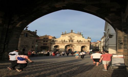 Zdjcie CZECHY / Praga / Most Karola / Prosto z mostu