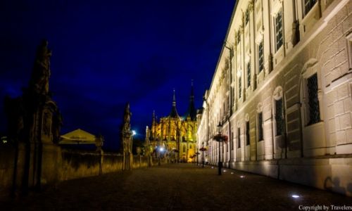 Zdjęcie CZECHY / Kraj Środkowoczeski / Kutna Hora / Kościół św Barbary w nocnej odsłonie