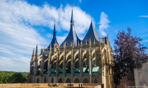 Zdjęcie CZECHY / Kraj Środkowoczeski / Kutna Hora / Kościół św Barbary widziany od strony klasztoru Jezuickiego