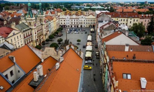 Zdjecie CZECHY / Kraj Pardubicki / Pardubice / Rynek wraz z ratuszem