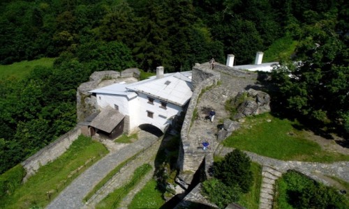 Zdjcie CZECHY / Morawy Pnocne / Sovinec / Brama zamkowa, widok z wiey zamkowej.