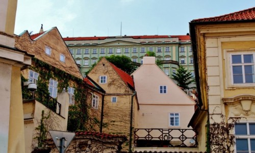 Zdjecie CZECHY / Kraj rodkowoczeski / Praga / Praska zabudowa czyli baagan w kadrze