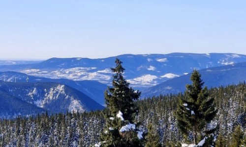 Zdj�cie CZECHY / kraj Morawsko- �l�ski / Mala Moravka, okolice / Widok na g�ry 