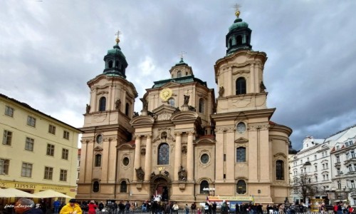 Zdjcie CZECHY / Praga. / Praga - Rynek Staromiejski. / Koci w. Mikoaja.