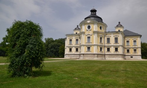 Zdjęcie CZECHY / Kraj morawsko-śląski / Kravare / Zamek Kravare