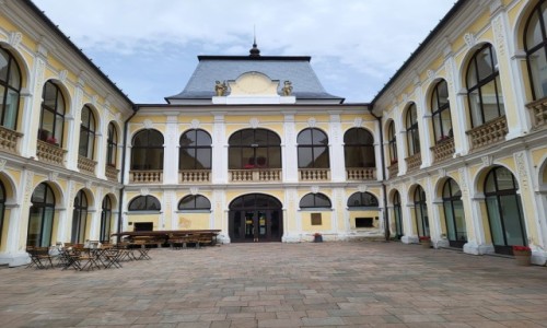 Zdjęcie CZECHY / Kraj morawsko-śląski / Kravare / Zamek Kravare - dziedziniec