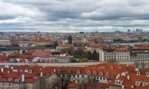 Zdjcie CZECHY / Praga. / Praga. / Nad dachami Pragi.
