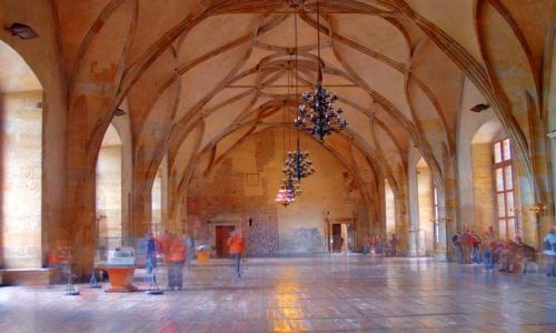 Zdjecie CZECHY / Praha8 / Hradcanskie Namesti / ...rano gdy si obudzia zobaczya nad sob sufit zwisajcy niczym wielka sie pajka...