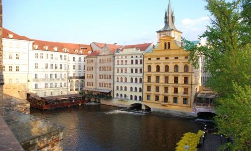 Zdjecie CZECHY / Praga / Praga / Domy na rzece