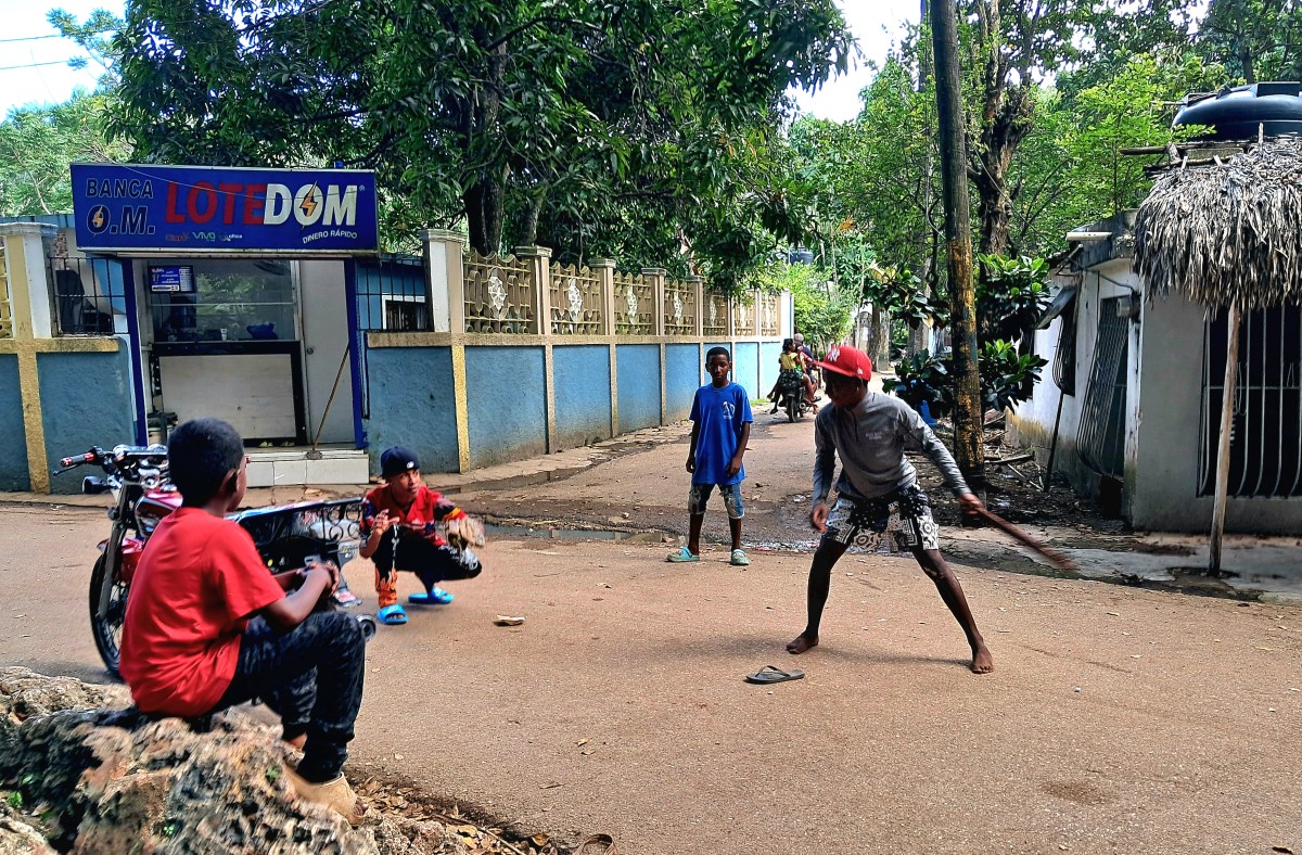 Zdjęcia: Cabarete, Puerto Plata , Grają od dzieciństwa, DOMINIKANA Zdjęcia: Cabarete, Puerto Plata , Grają od dzieciństwa, DOMINIKANA