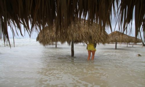 Zdjęcie DOMINIKANA / wybrzeże południowe / Punta Cana / Huragan Isaac nadchodzi