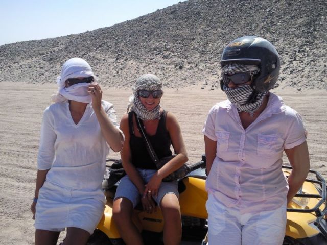 Zdjęcia: Gdzieś na pustyni, Hurghada, Kobiety pustyni...:), EGIPT Zdjęcia: Gdzieś na pustyni, Hurghada, Kobiety pustyni...:), EGIPT