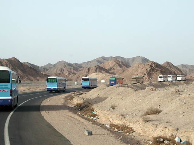 Zdjęcia: Hurghada, Hurghada, Konwój przez pustynię, EGIPT Zdjęcia: Hurghada, Hurghada, Konwój przez pustynię, EGIPT
