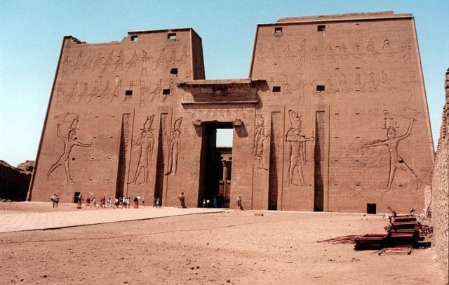 Zdjęcia: Edfu, Świątynia poświęcona bogu Horusowi., EGIPT Zdjęcia: Edfu, Świątynia poświęcona bogu Horusowi., EGIPT