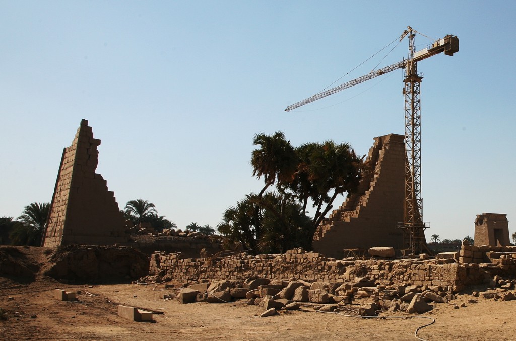 Zdjęcia: Karnak, świątynia Amona-Re, Górny Egipt, Rekonstrukcja Świątyni, EGIPT Zdjęcia: Karnak, świątynia Amona-Re, Górny Egipt, Rekonstrukcja Świątyni, EGIPT