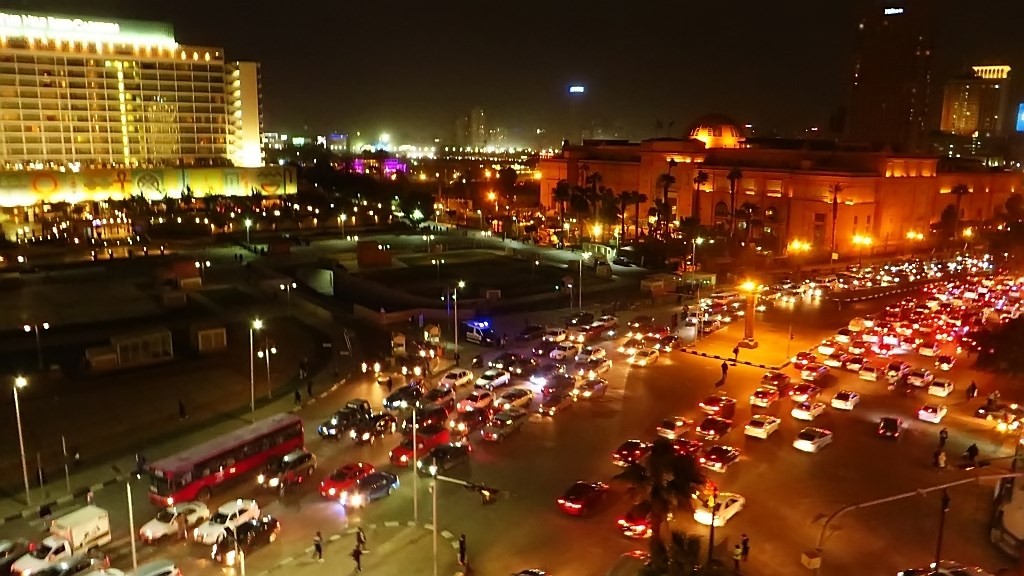 Zdjęcia: Kair, Kair, Midan al-Tahrir późnym wieczorem, EGIPT Zdjęcia: Kair, Kair, Midan al-Tahrir późnym wieczorem, EGIPT