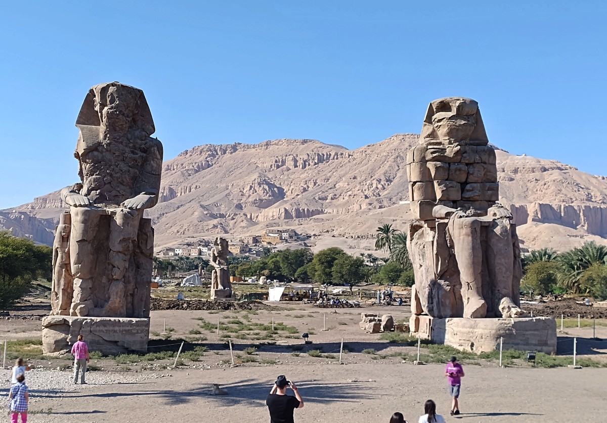 Zdjęcia: Luksor., Luksor., Kolosy Memnona -  posągi faraona Amenhotepa III., EGIPT Zdjęcia: Luksor., Luksor., Kolosy Memnona -  posągi faraona Amenhotepa III., EGIPT