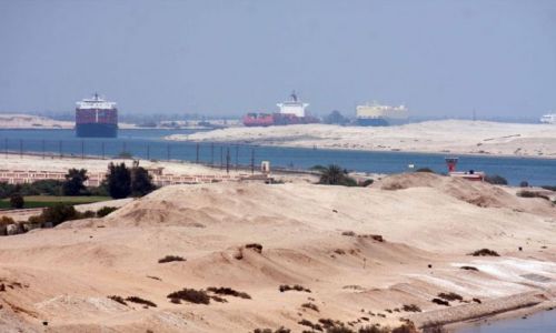 Zdjęcie EGIPT / - / Kanal Suezki / Przez pustynie