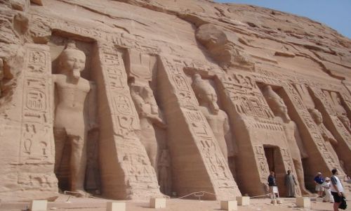 Zdjcie EGIPT / Pd. Egipt  - na granicy z Sudanem. / Abu Simbel /  witynia Nefretari