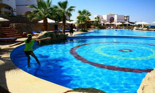 Zdjęcie EGIPT / Sharm El Sheikh / Basen Hotelowy / Ucząc się chodzić po wodzie:)