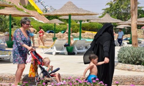 Zdjecie EGIPT / hurghada / przy basenie / rwnouprawnienie