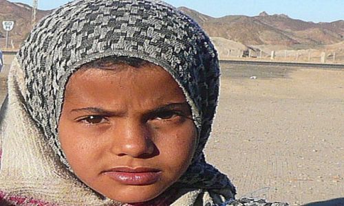 Zdjęcie EGIPT / Pustynia Arabska / oaza w drodze / Mała Egipcjanka