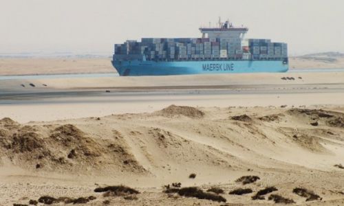 Zdjecie EGIPT / Suez Canal / Suez Canal / statkiem po pustyni